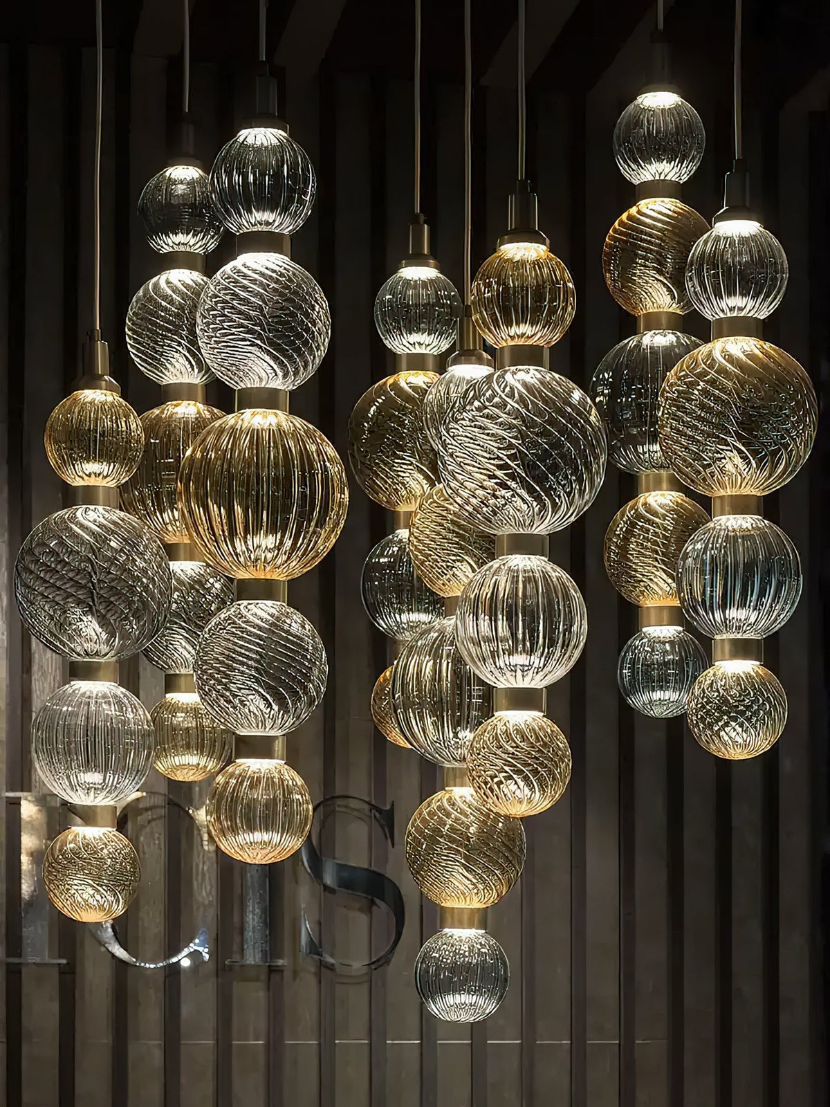 Celvara Sculptural Globe Pendant Light – Hand-Blown Glass Chandelier