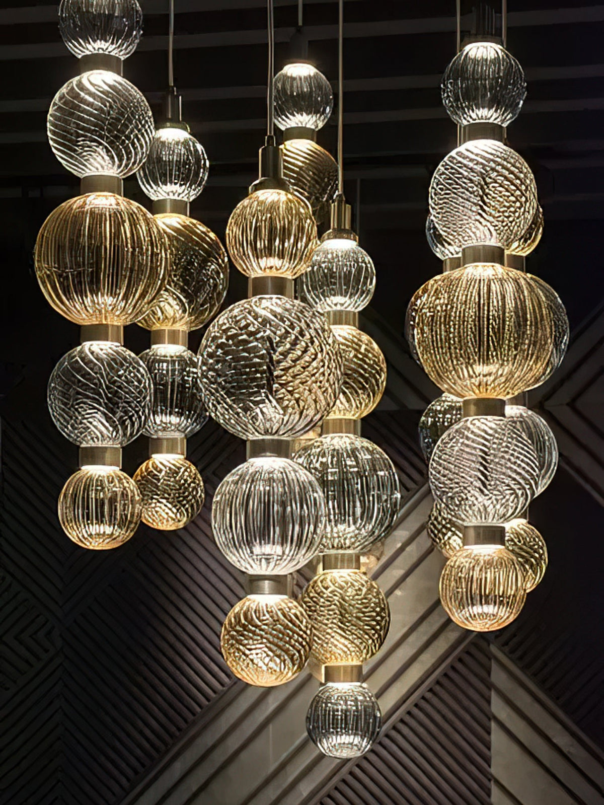 Celvara Sculptural Globe Pendant Light – Hand-Blown Glass Chandelier