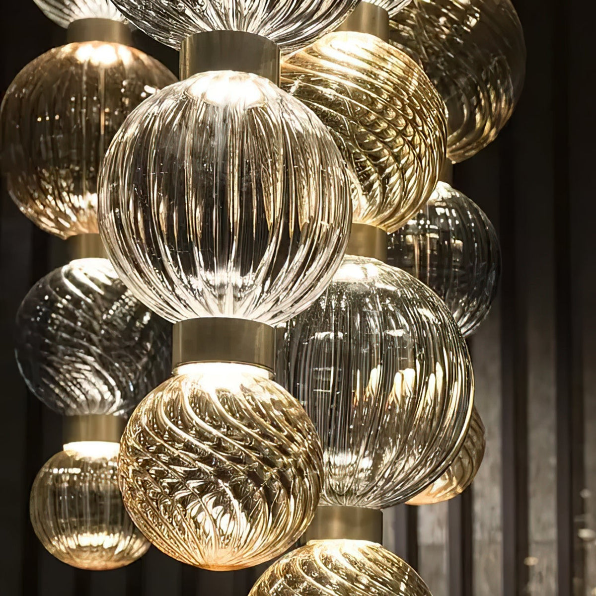Celvara Sculptural Globe Pendant Light – Hand-Blown Glass Chandelier