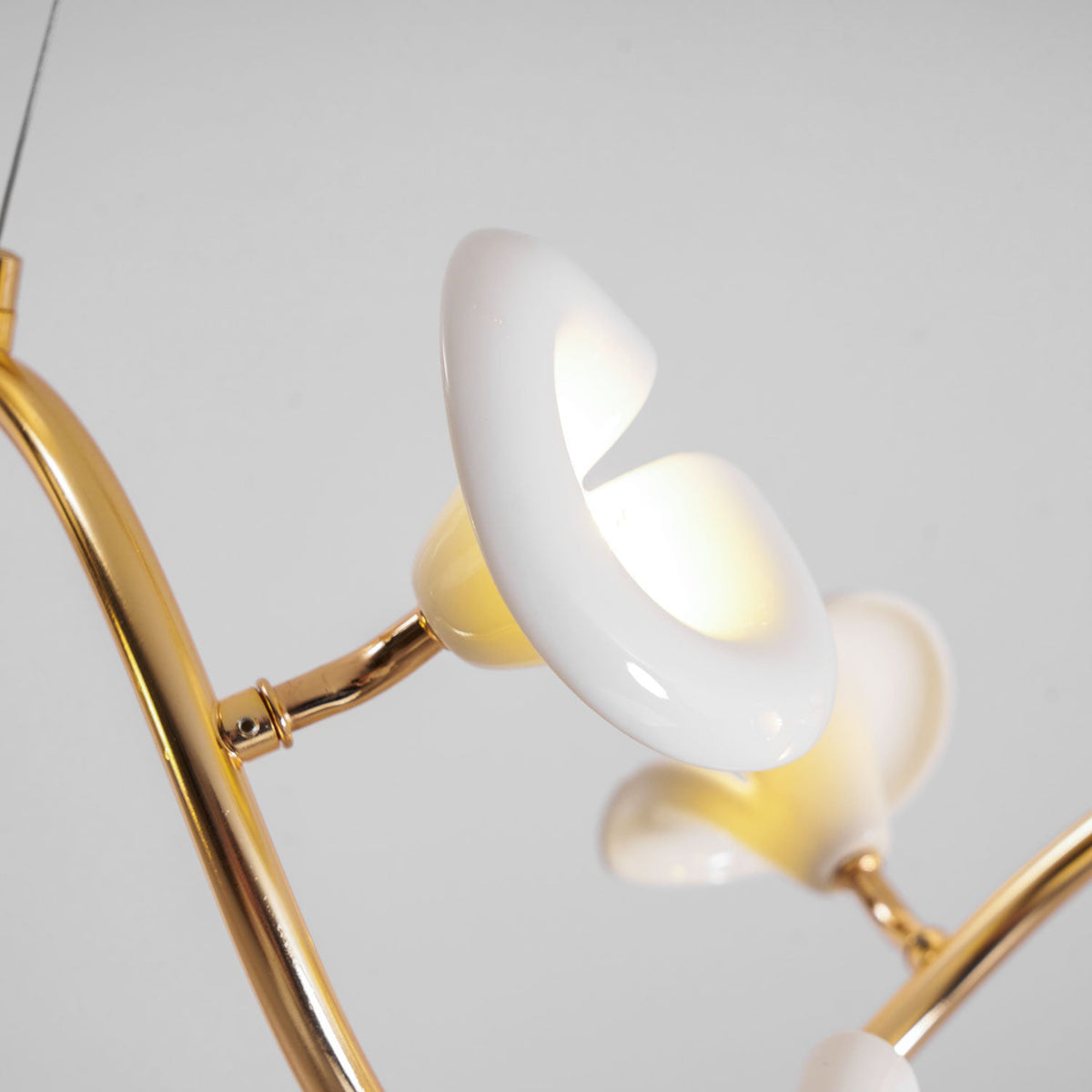 Cerisium Blossom Chandelier – Sculptural Ceramic & Iron Pendant Light