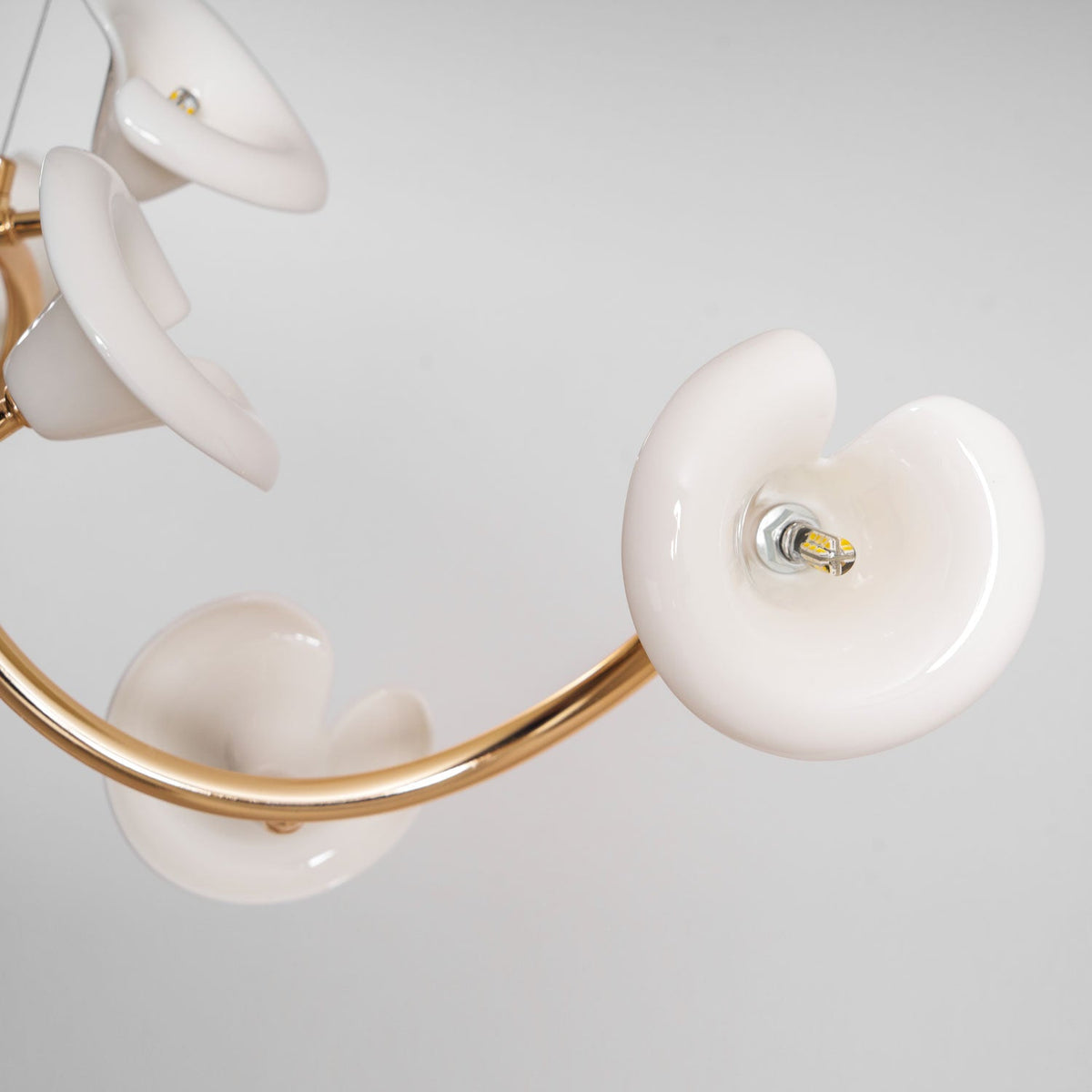 Cerisium Blossom Chandelier – Sculptural Ceramic & Iron Pendant Light