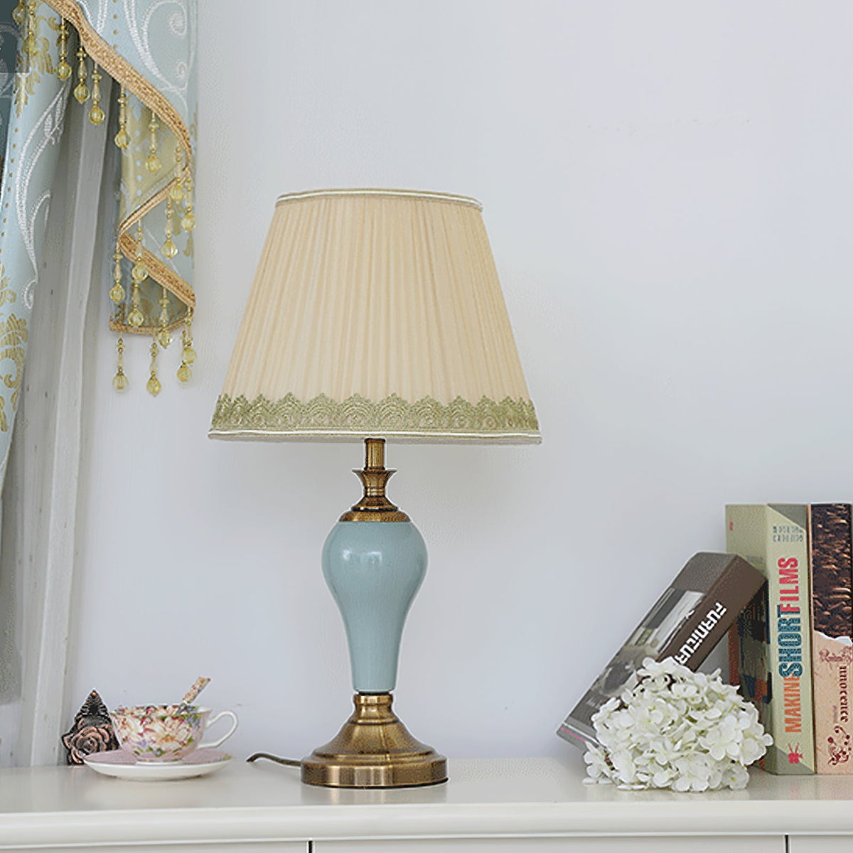 Chaslyn Table Lamp
