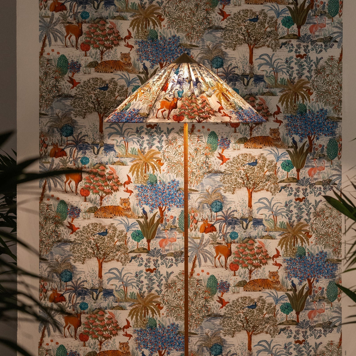 9602 Floor Lamp
