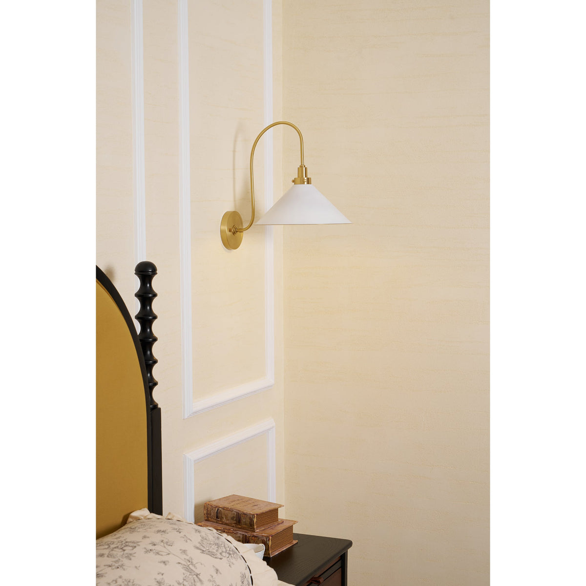 clivedon-wall-lamp