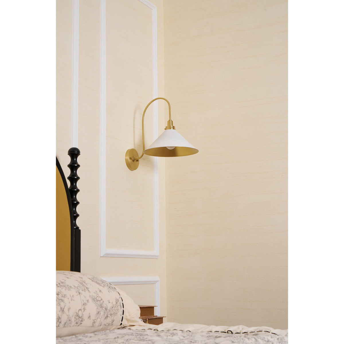 clivedon-wall-lamp