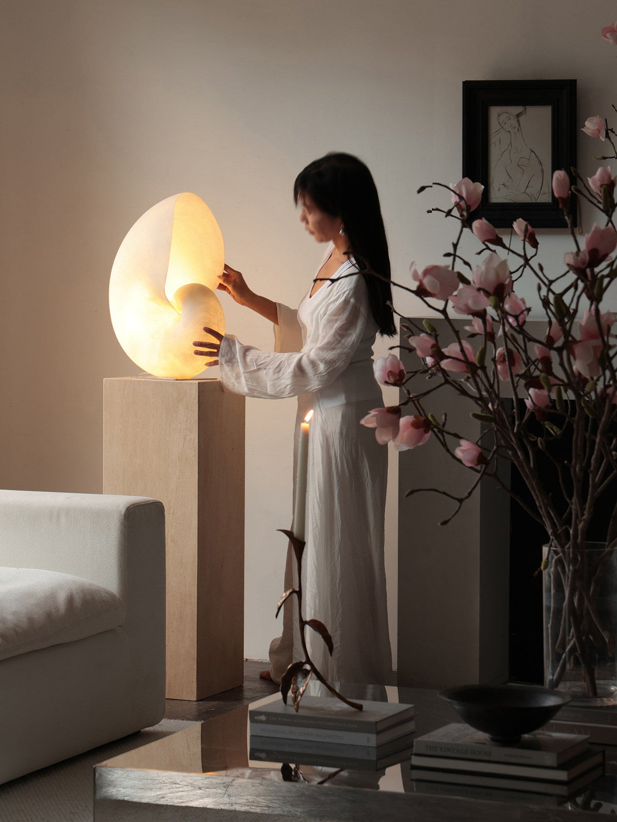 Conch Bloom Sculptural Resin Table Lamp with Nautilus Shell Design