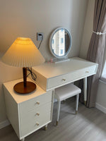 Cone_Pleated_Fabric_Table_Lamp