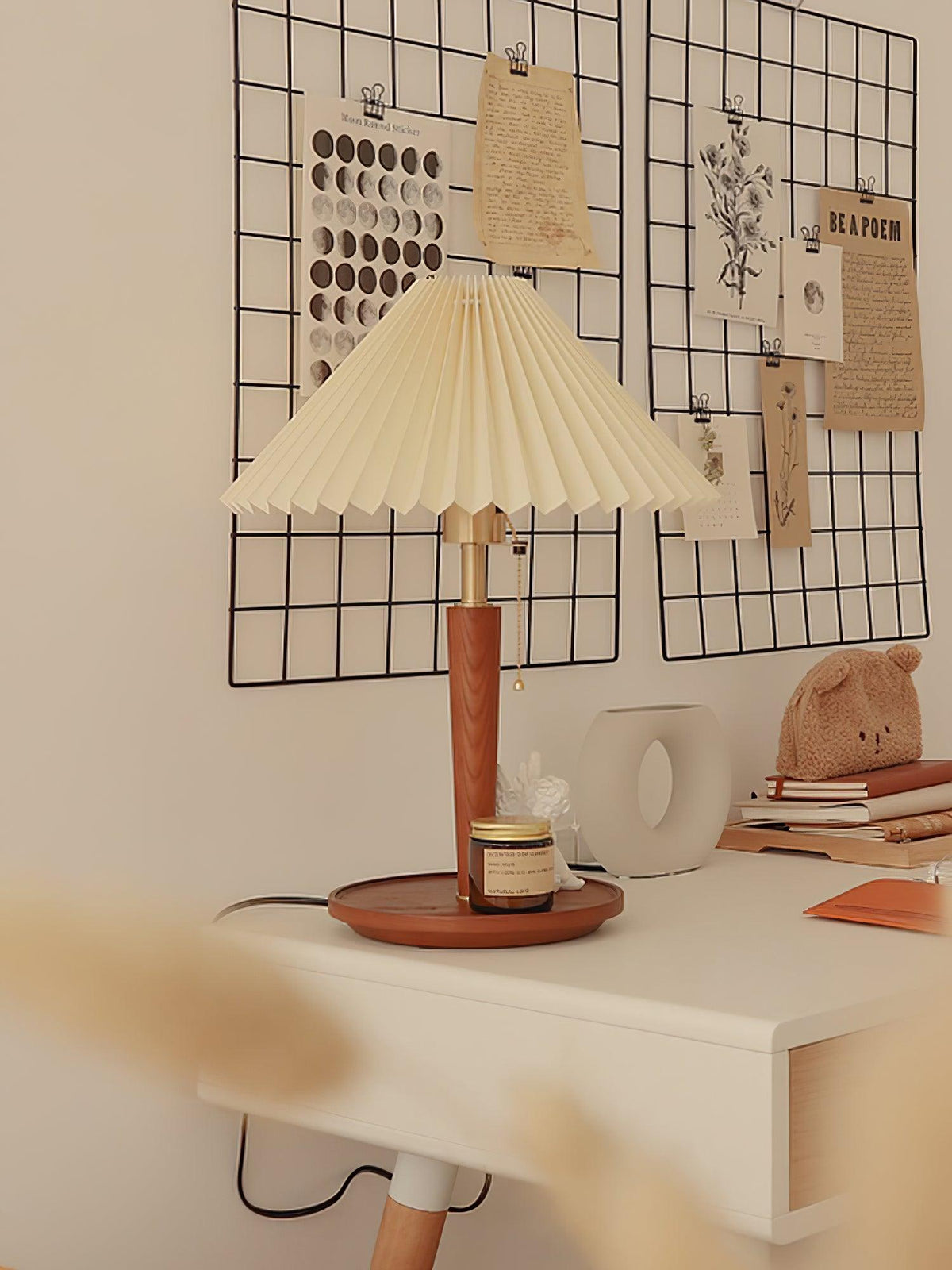 Cone_Pleated_Fabric_Table_Lamp