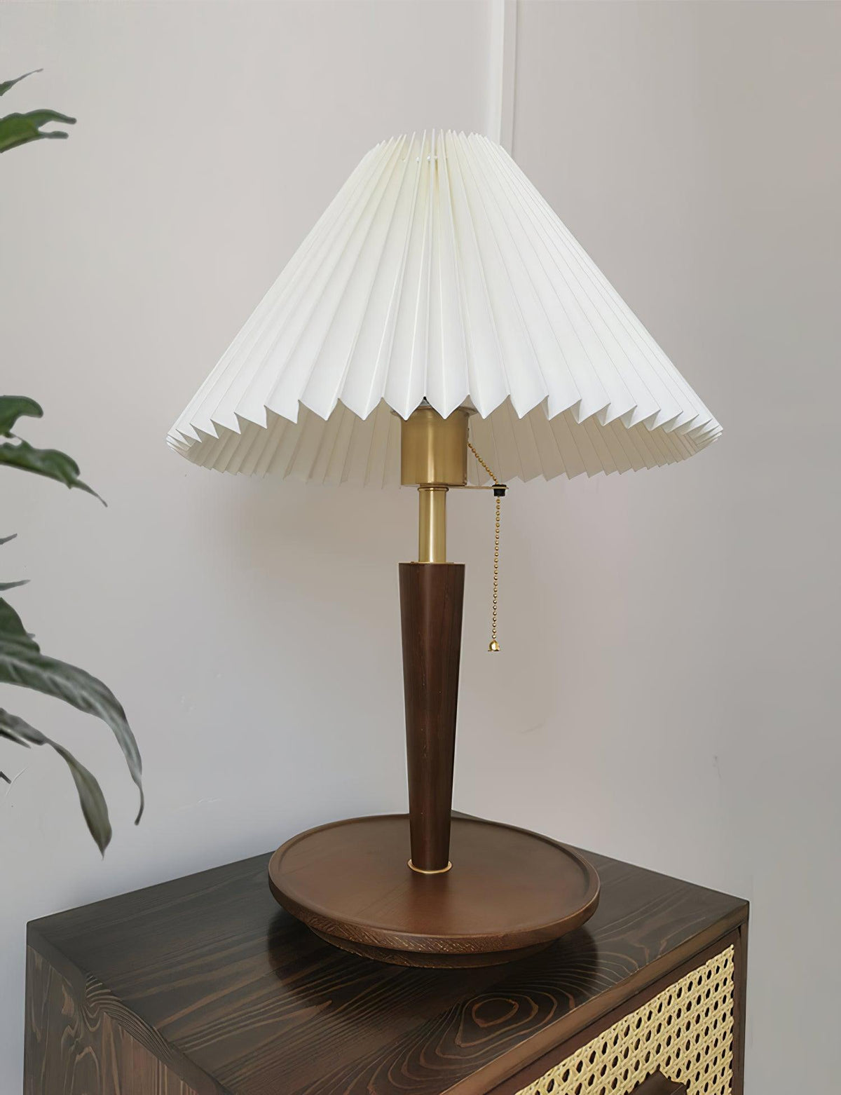 Cone_Pleated_Fabric_Table_Lamp