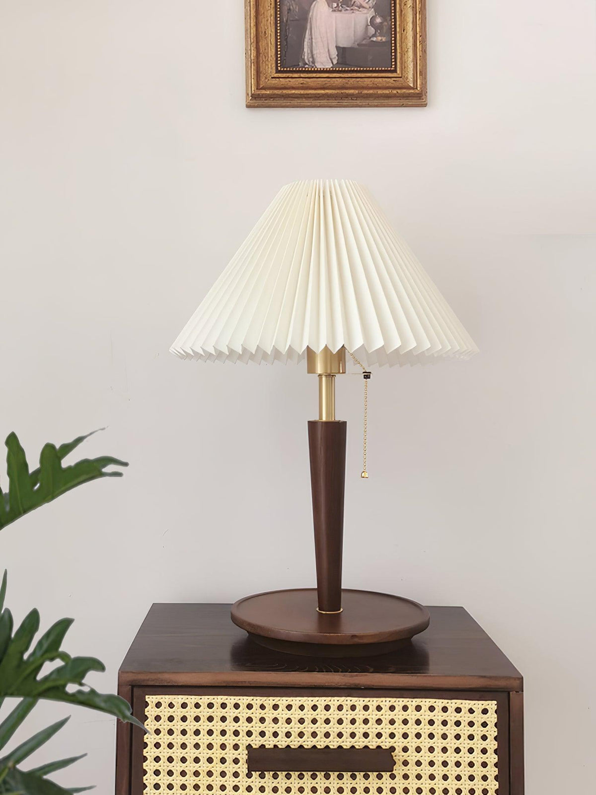 Cone_Pleated_Fabric_Table_Lamp