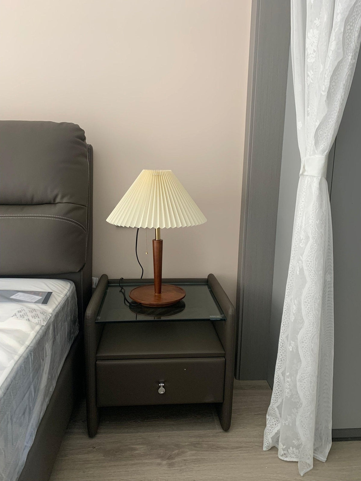 Cone_Pleated_Fabric_Table_Lamp