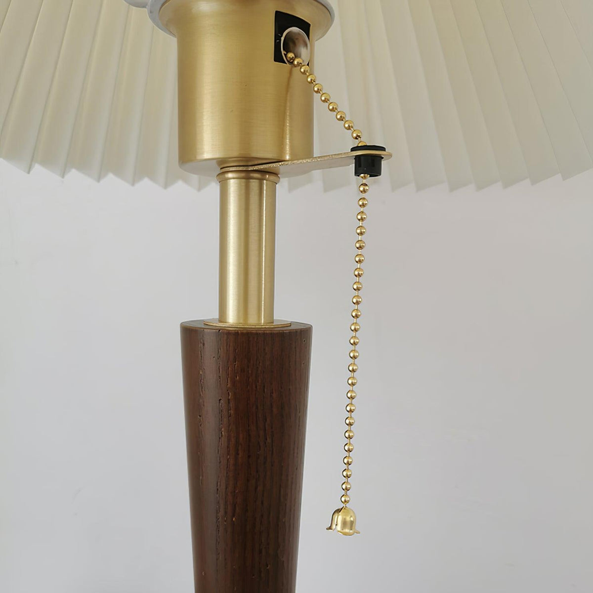Cone_Pleated_Fabric_Table_Lamp