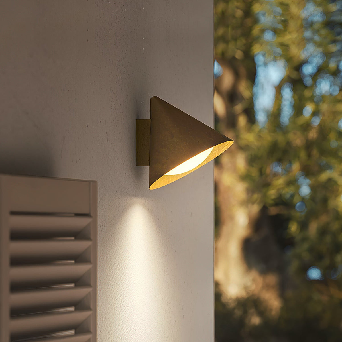 cone-wall-lamp