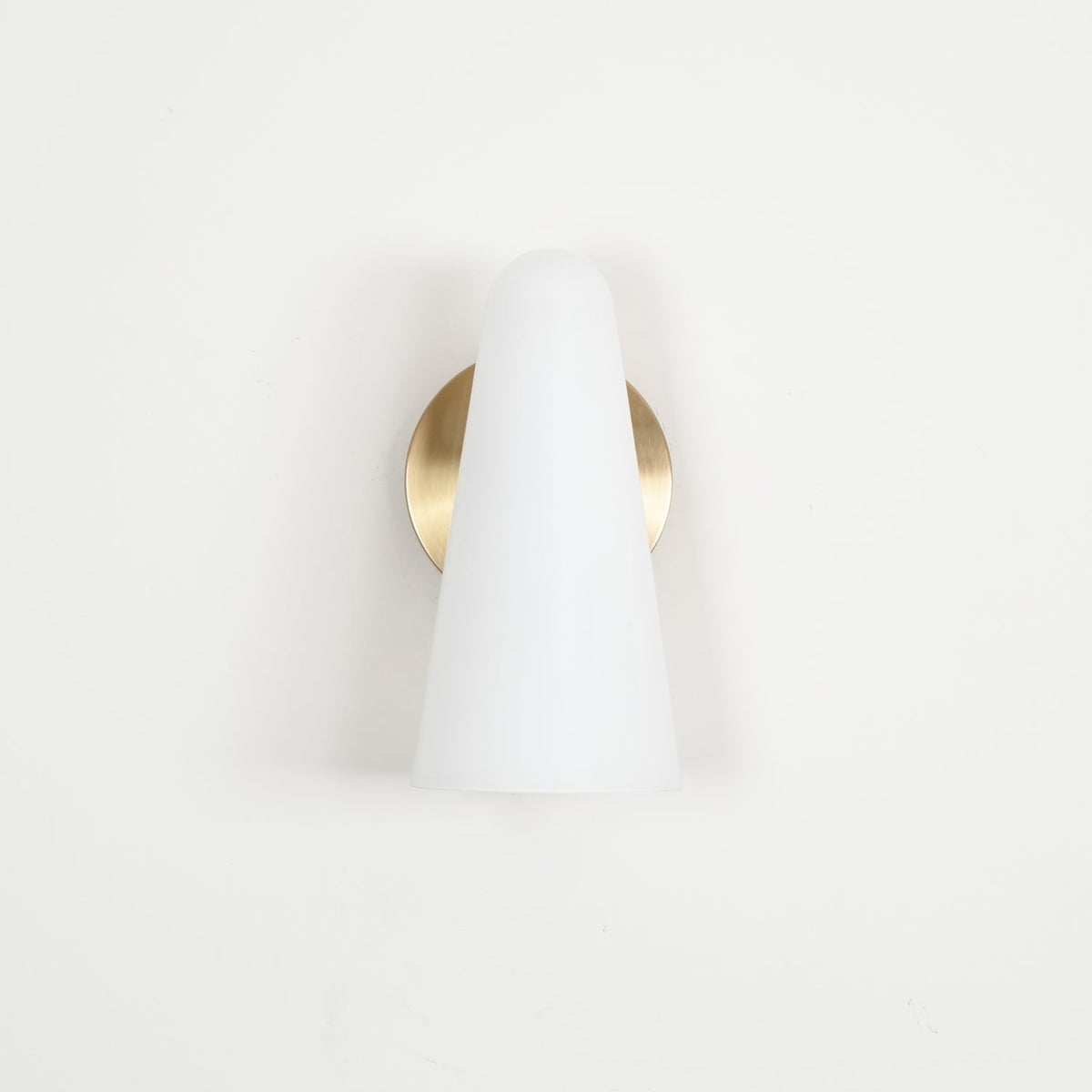 Articolo Conical Glass LED Wall Sconce for Modern Interiors