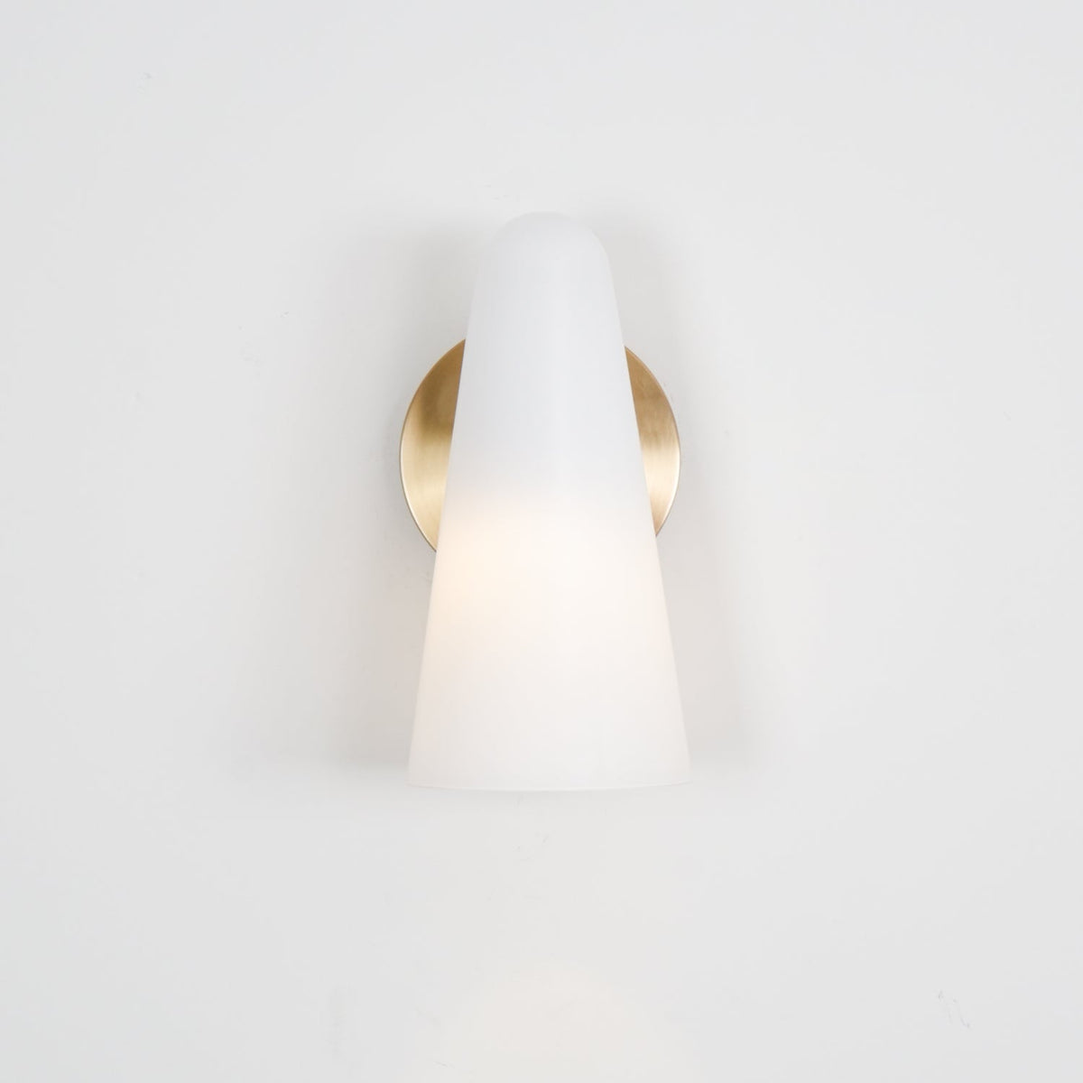Articolo Conical Glass LED Wall Sconce for Modern Interiors