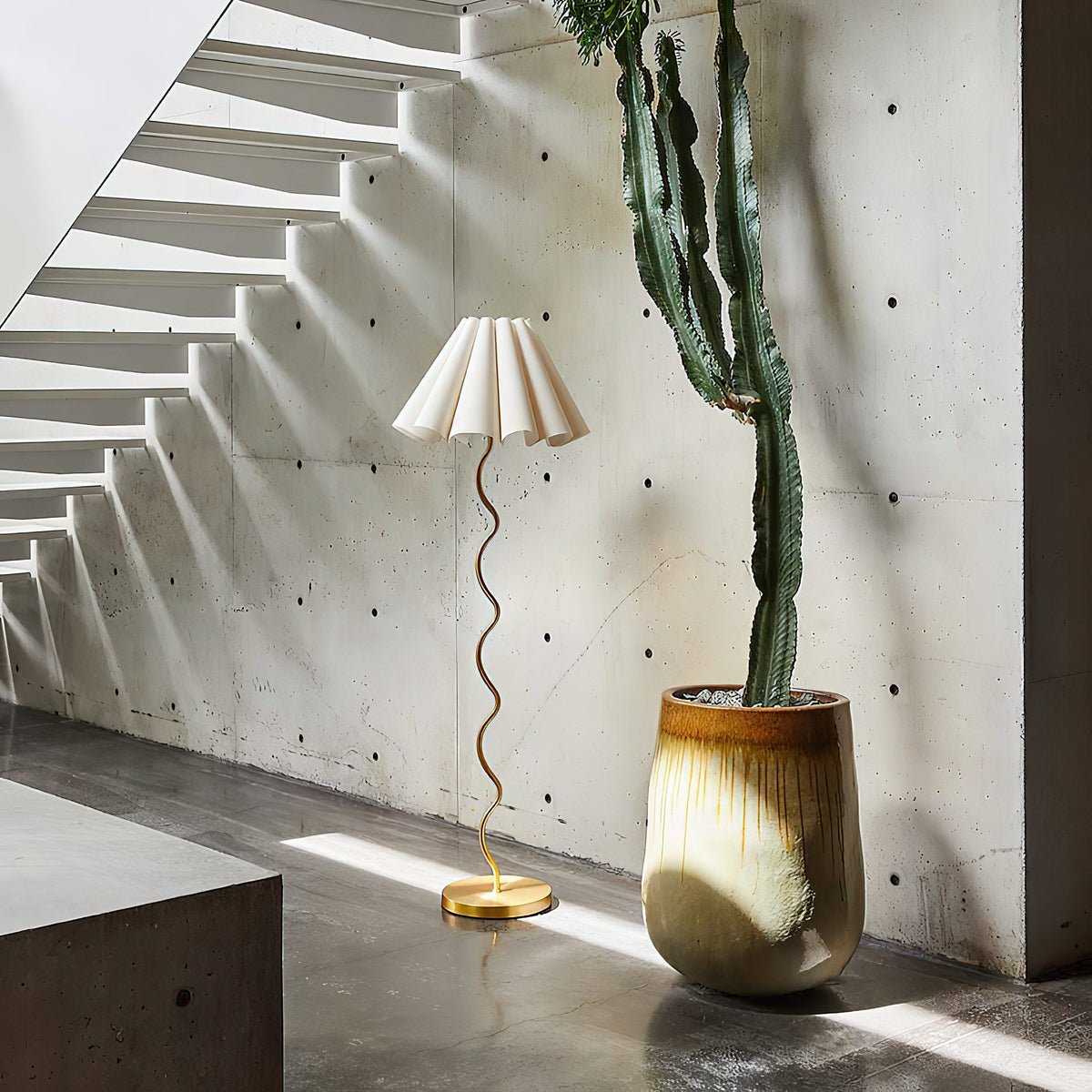 cora-floor-lamp