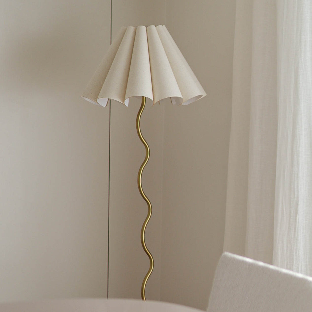 cora-floor-lamp