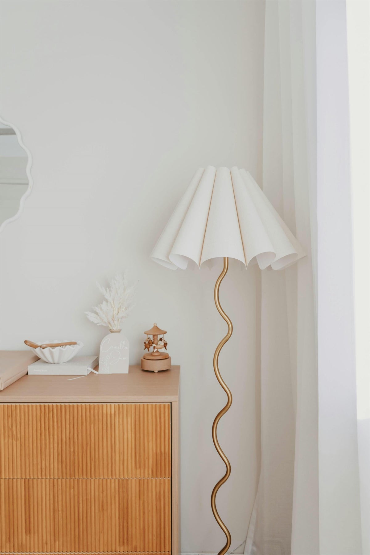 cora-floor-lamp