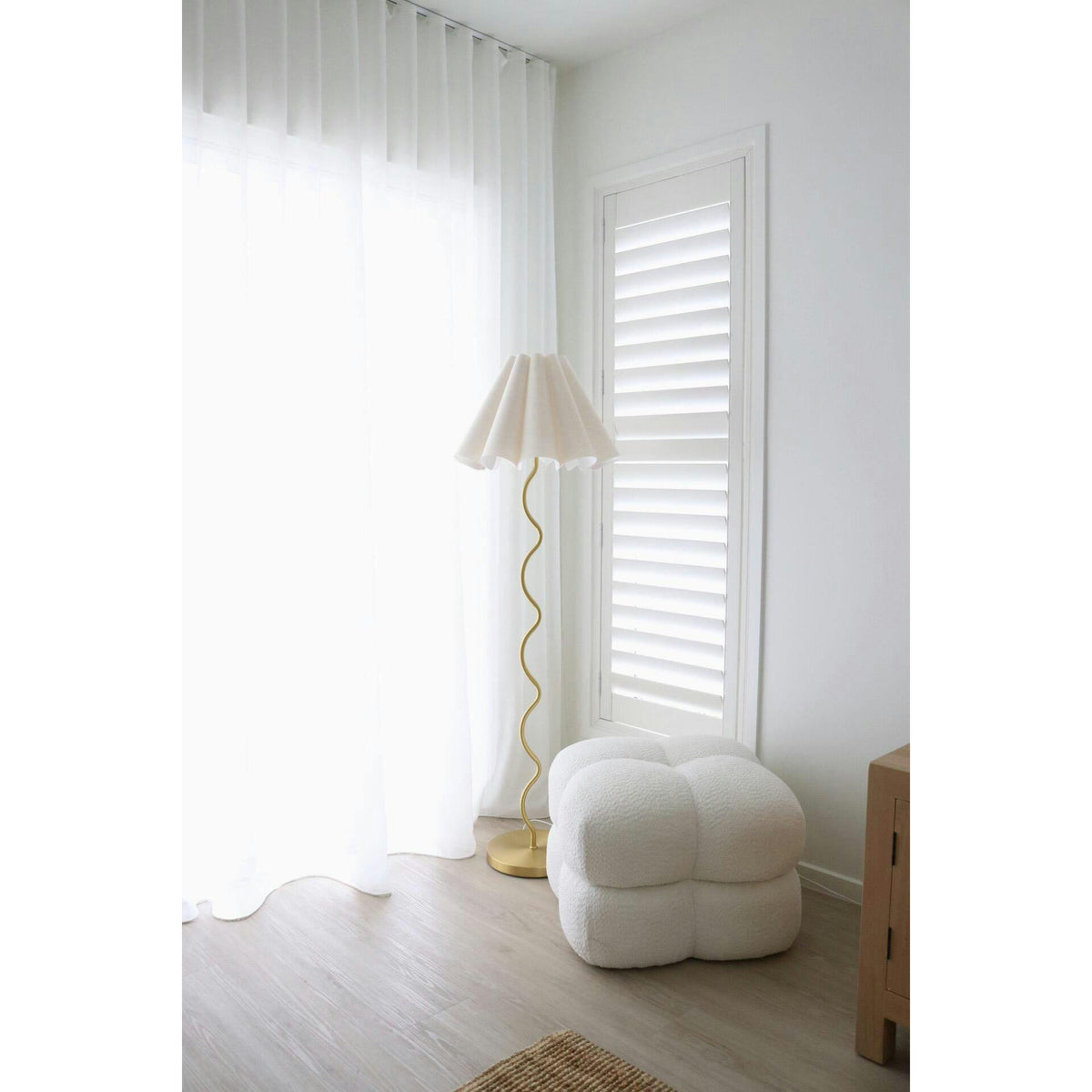 cora-floor-lamp