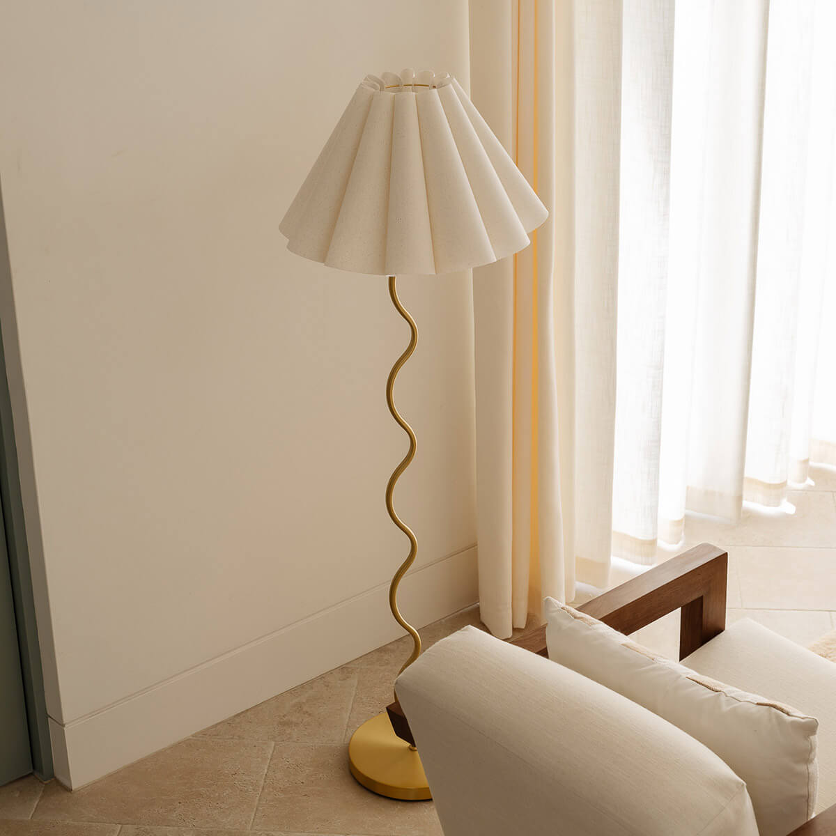 cora-floor-lamp