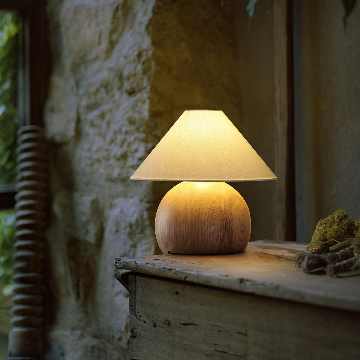 corner-log-table-lamp