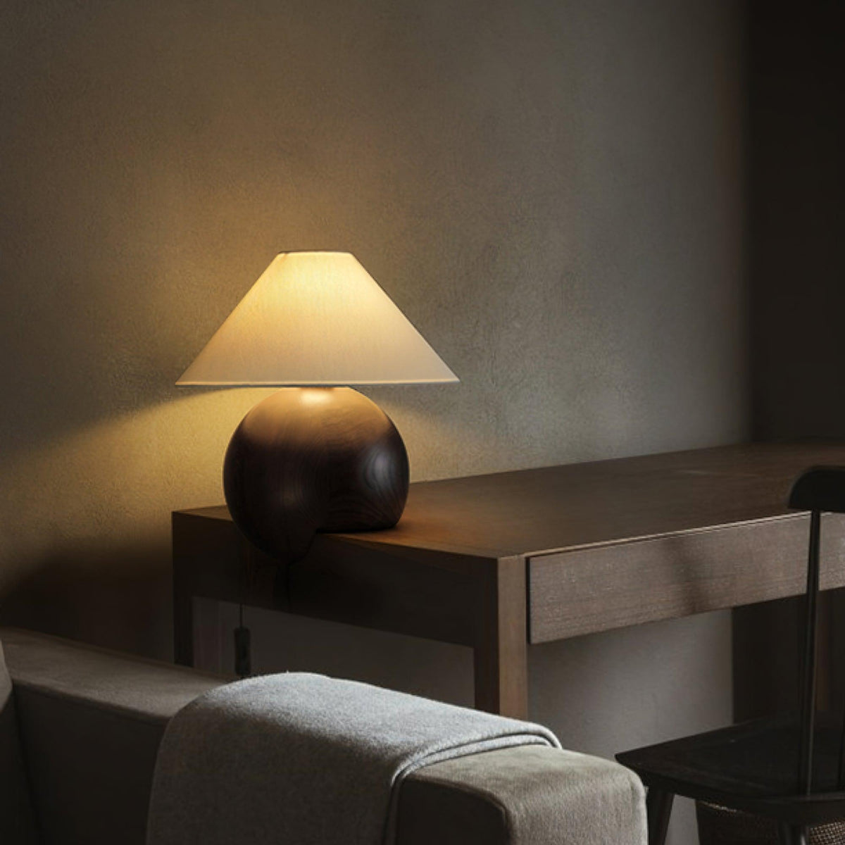 corner-log-table-lamp