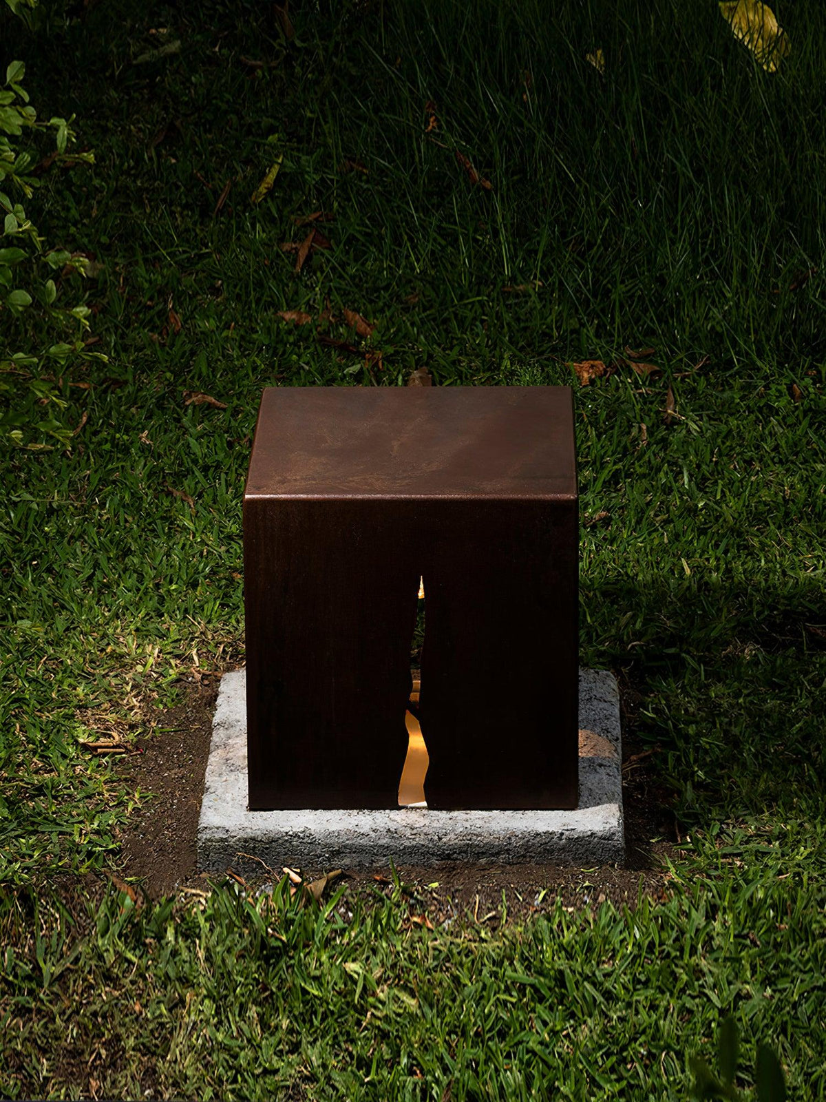 crack-cube-outdoor-light