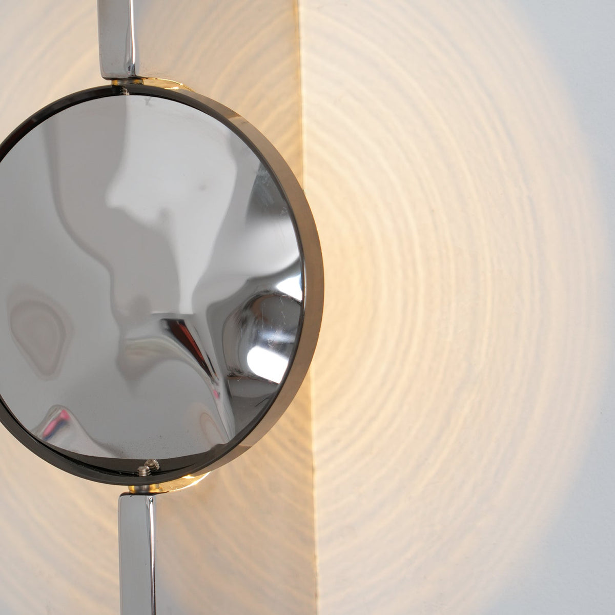Kinetic Shadow Wall Lamp – Chrome LED Sconce with Sculptural Light Play