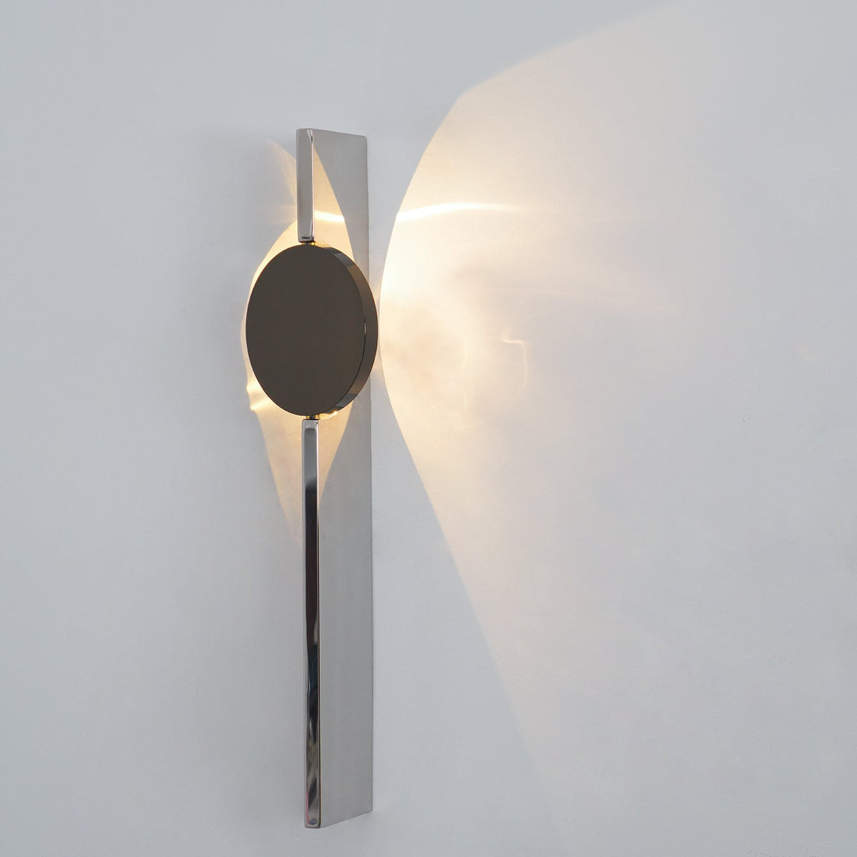Kinetic Shadow Wall Lamp – Chrome LED Sconce with Sculptural Light Play