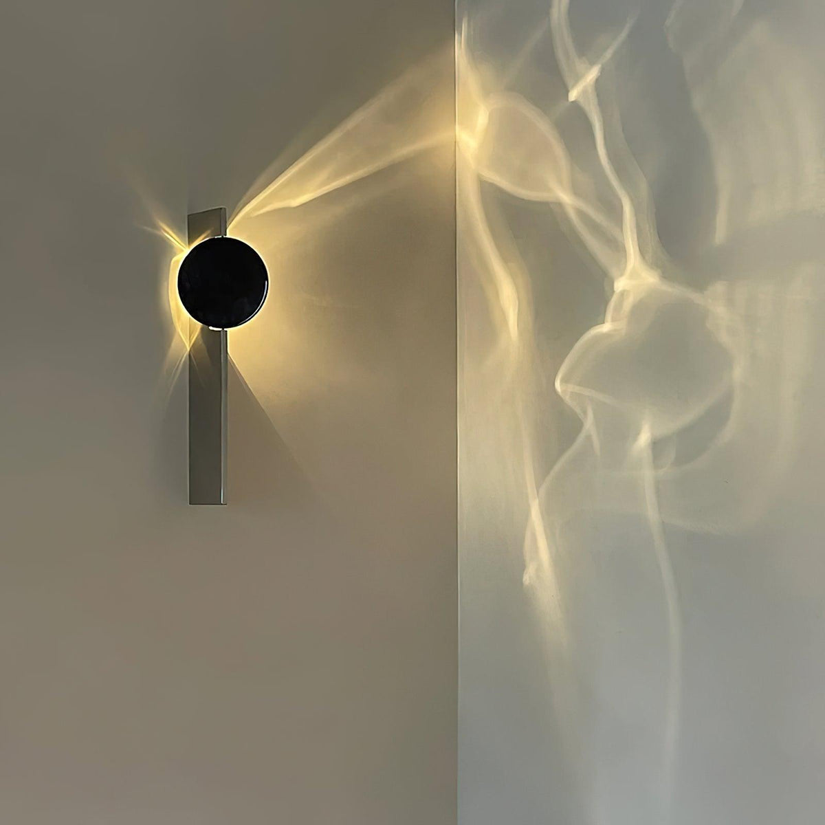 Kinetic Shadow Wall Lamp – Chrome LED Sconce with Sculptural Light Play