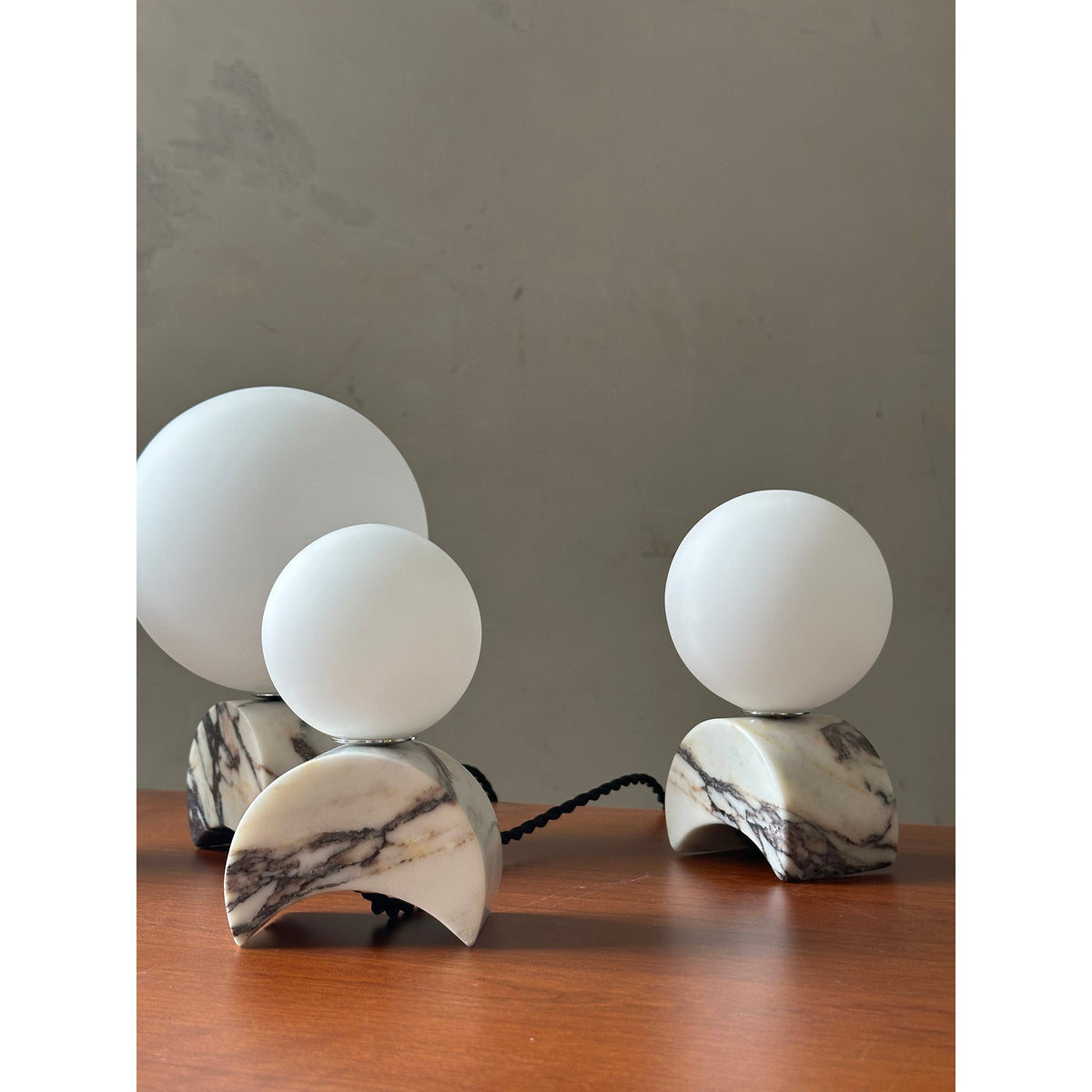 crescent-marble-table-lamp