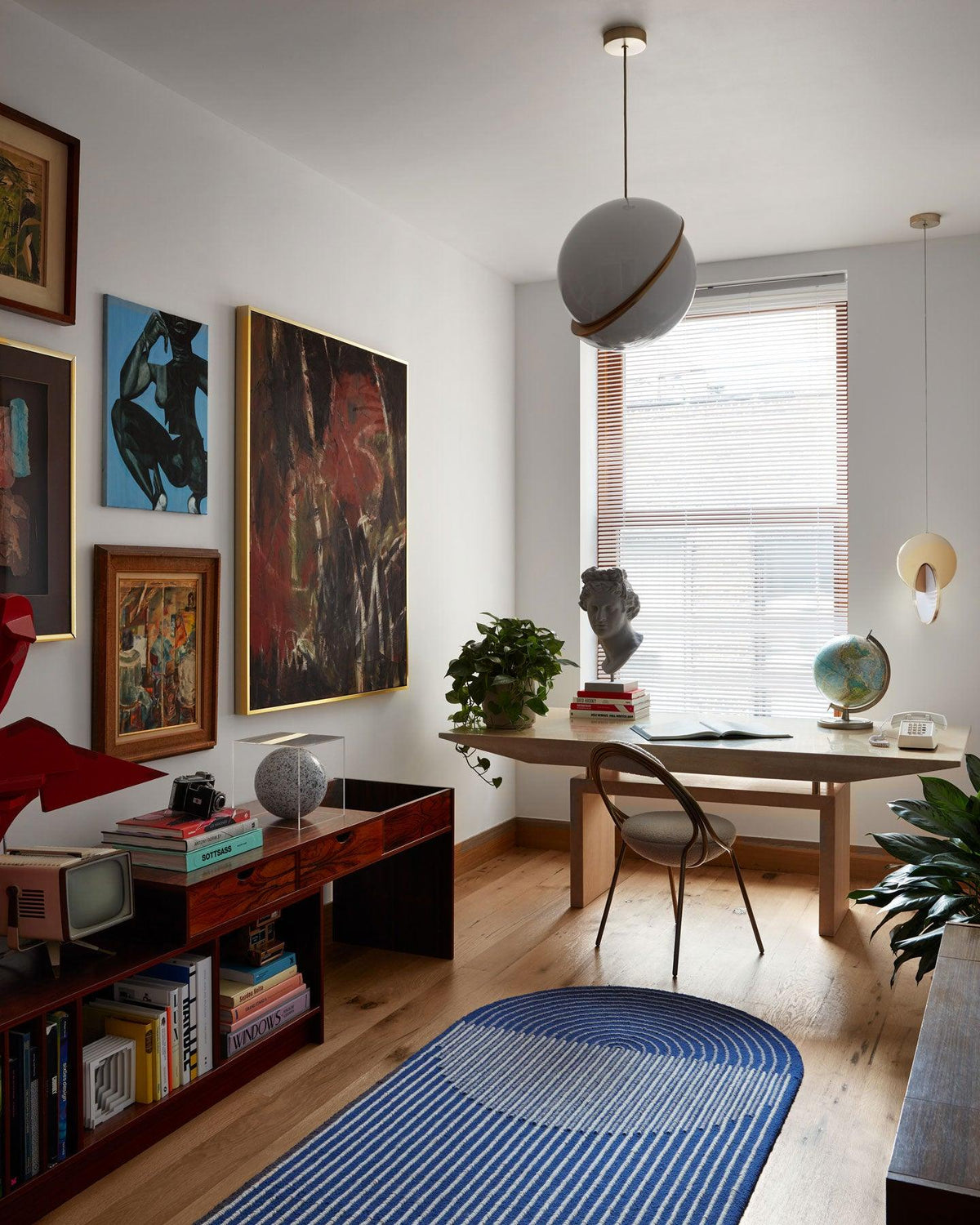 crescent-pendant-lamp
