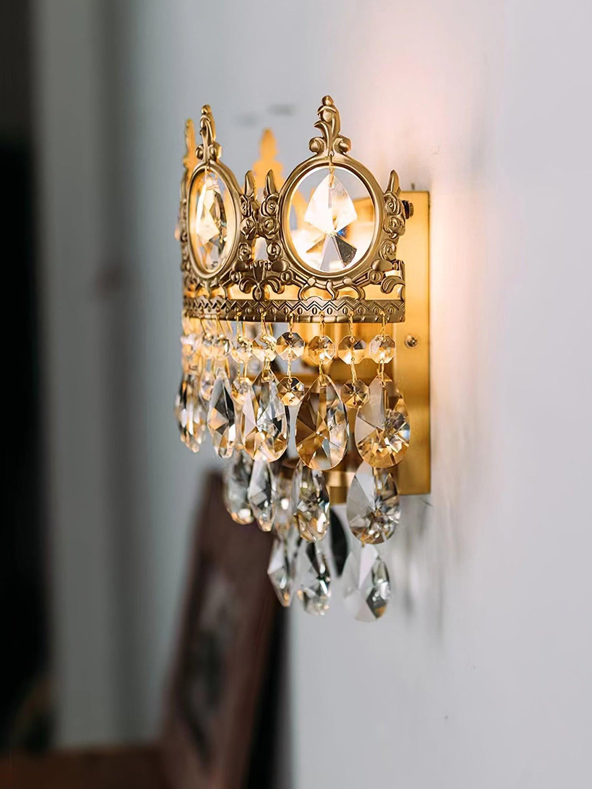 crown-crystal-wall-lamp