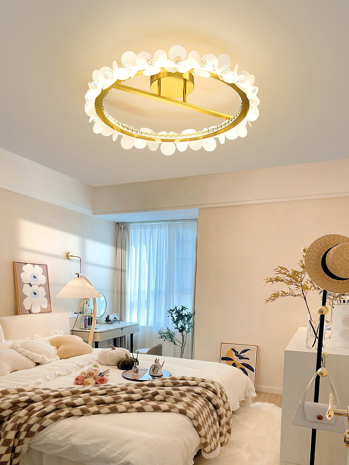 Round Petal Ceiling Lamp