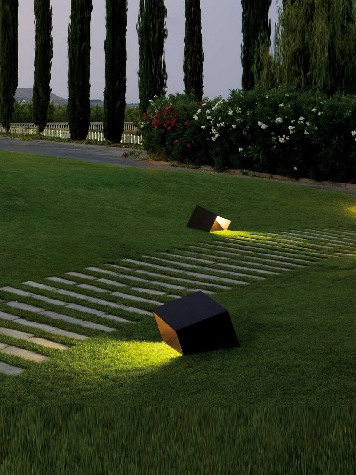 Cube Garden Outdoor Light – Modern LED Landscape Luminaire