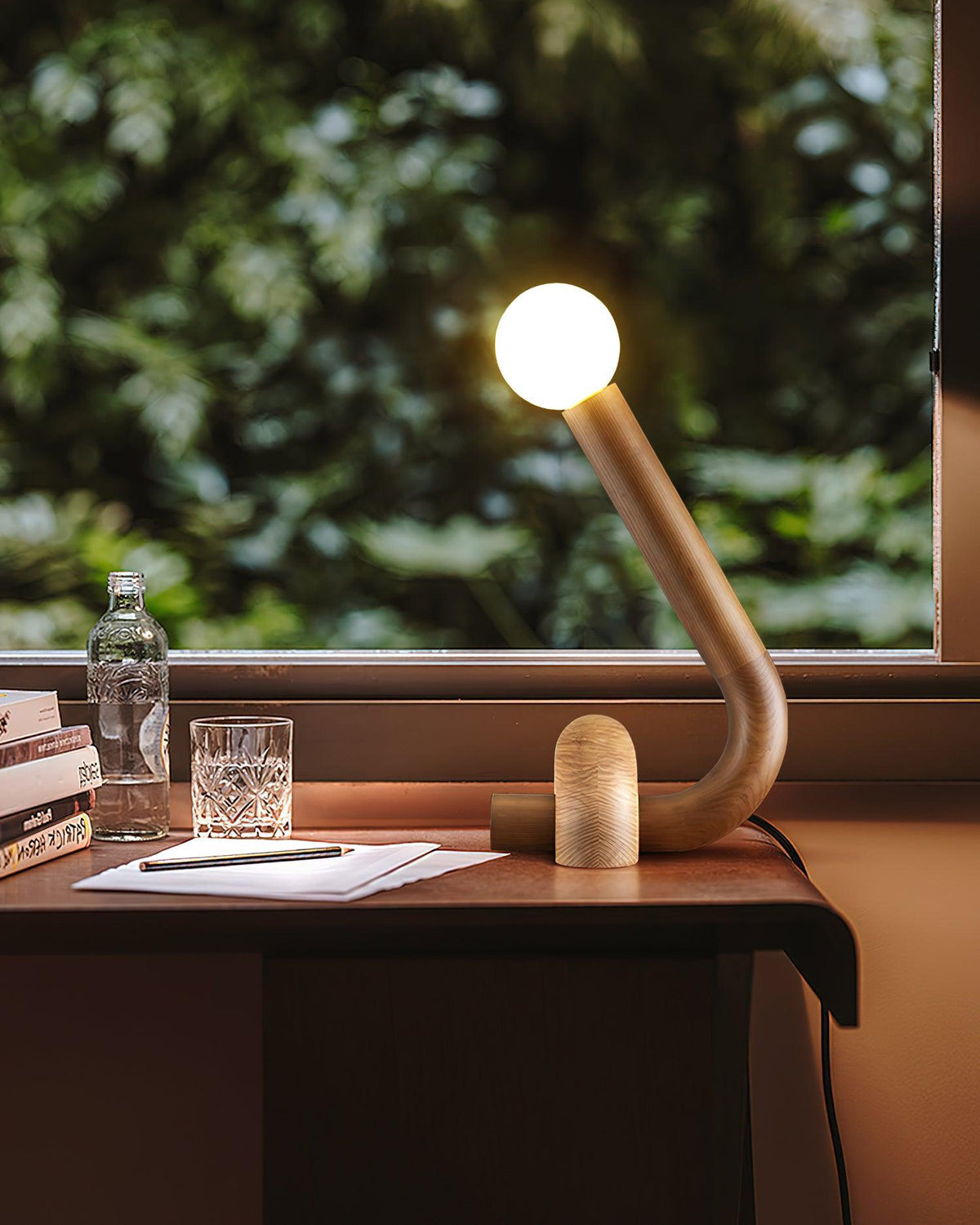 curled-table-lamp