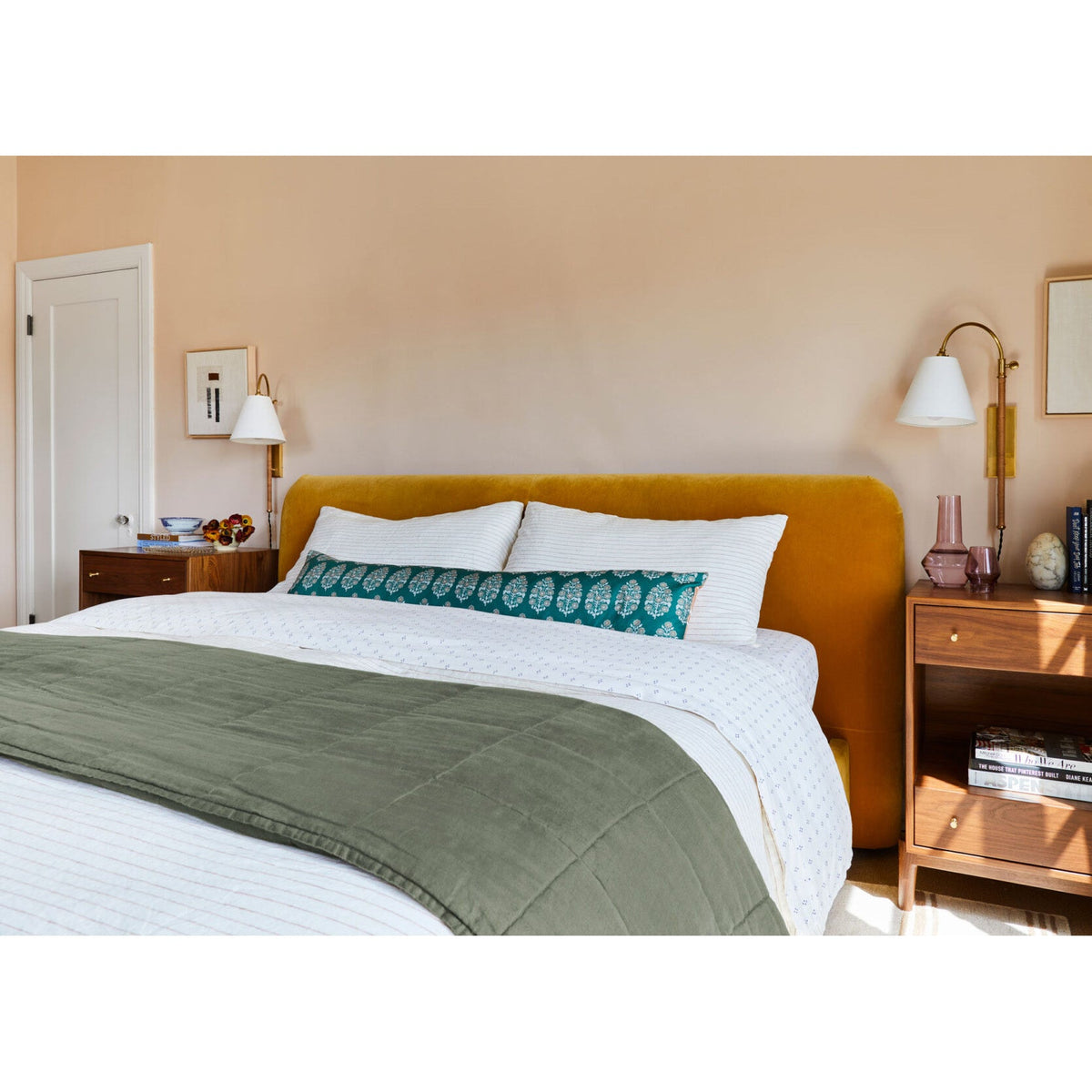 Curves Plug In Sconce