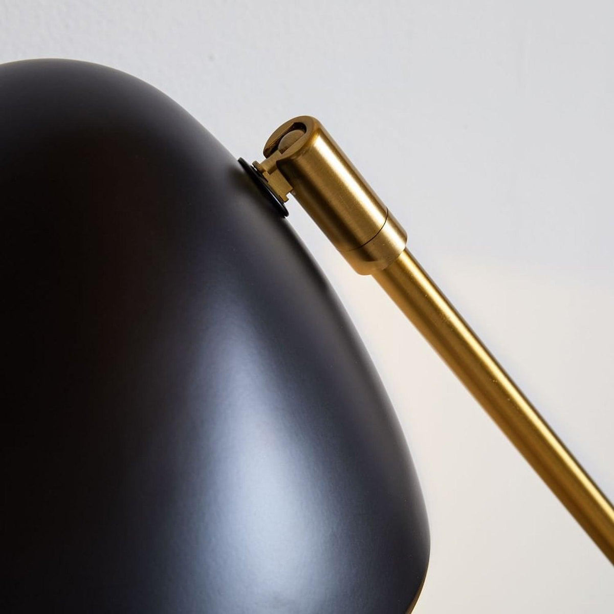 curvilinear-mid-century-table-lamp