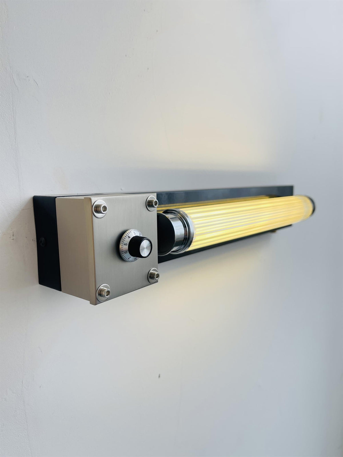 cutshall-wall-lamp