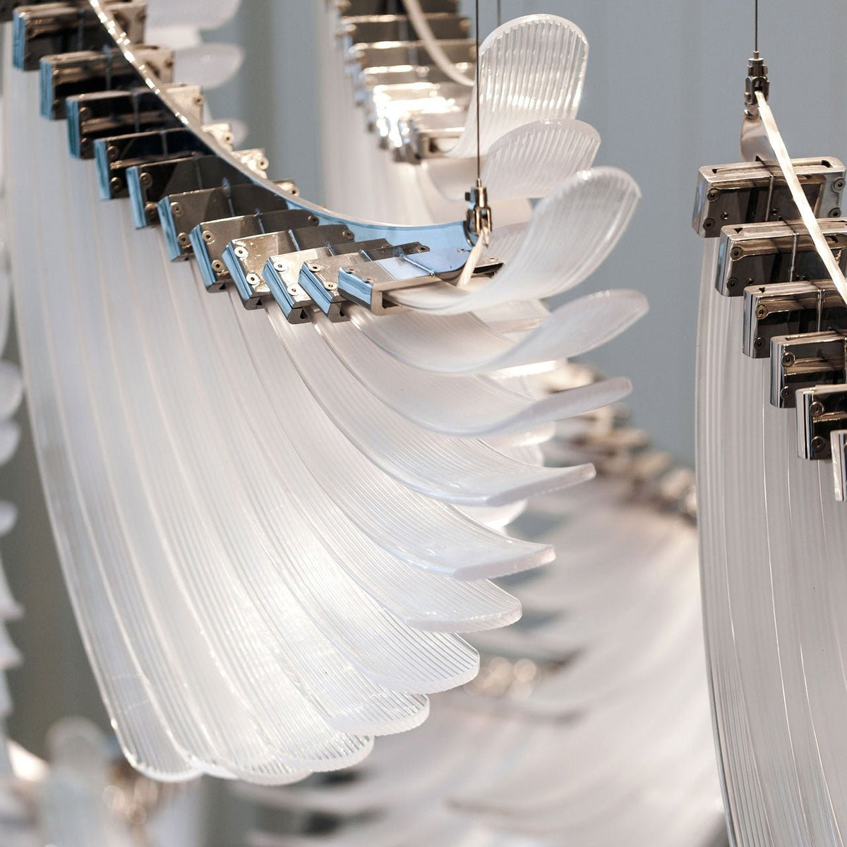 Feather Wing LED Chandelier – Hand-Blown Glass Pendant for Modern Interiors