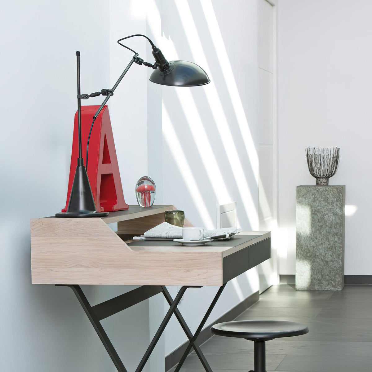 dancer-table-lamp