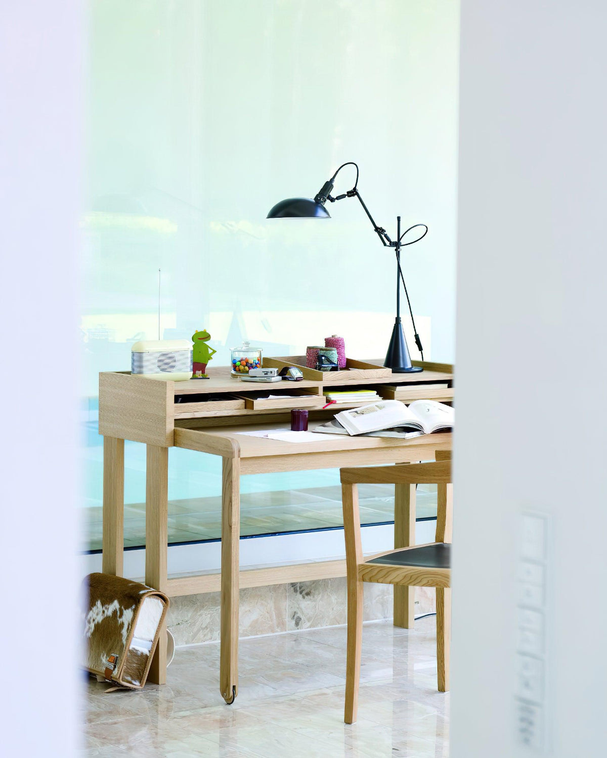 dancer-table-lamp