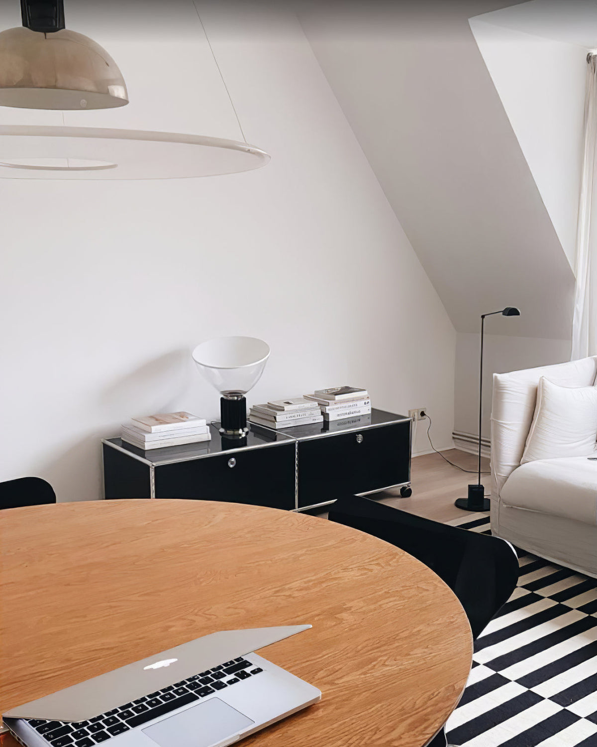 daphine-floor-lamp