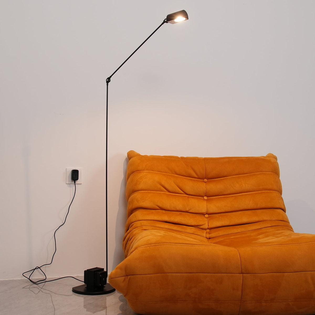 daphine-floor-lamp