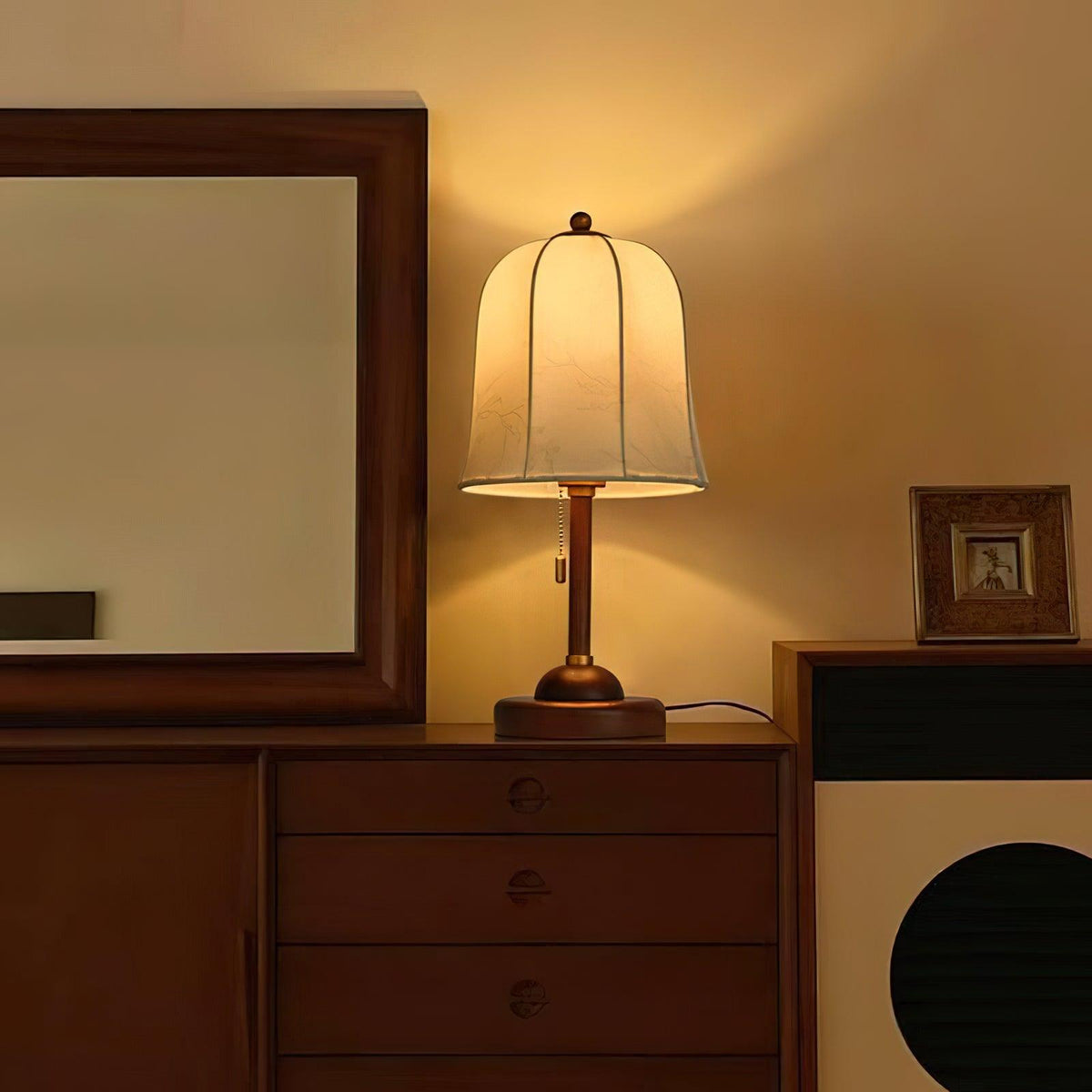daphne-table-lamp