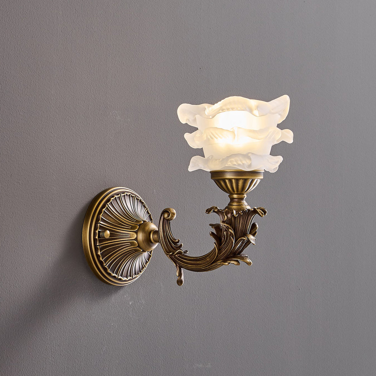 darwin-wall-lamp