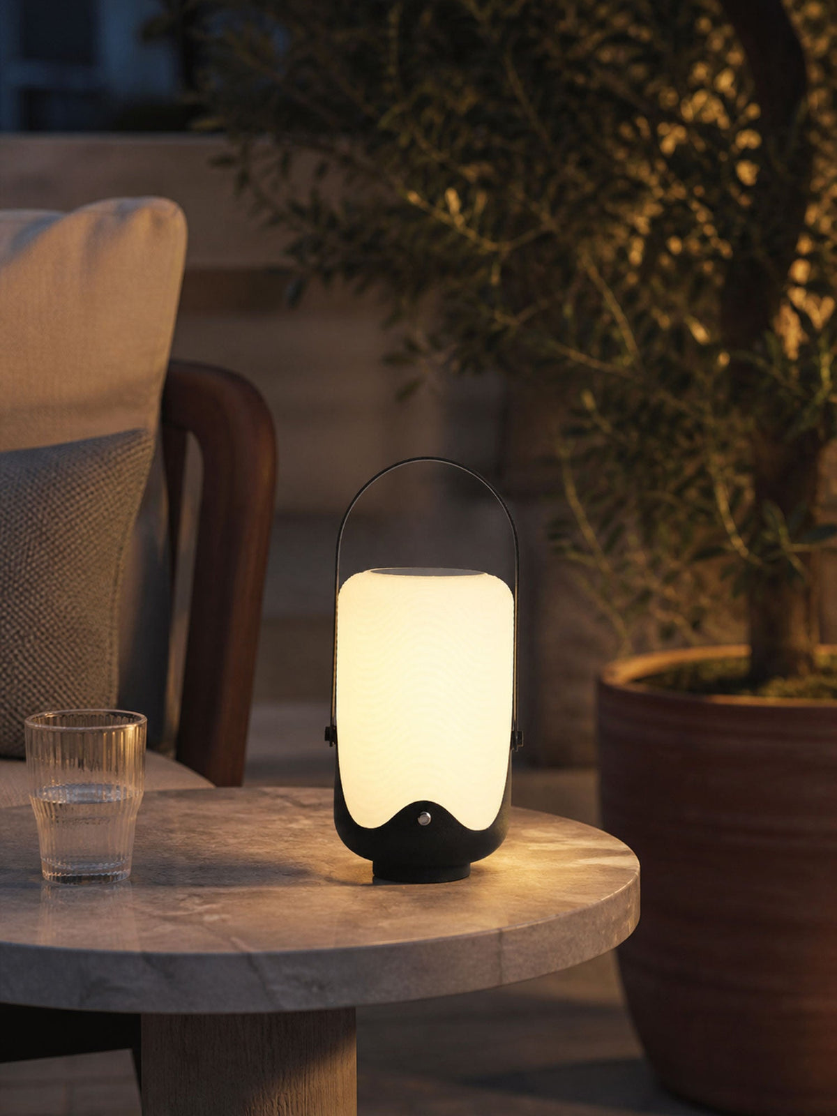 Dawntrail Solar Lantern Outdoor Lamp – Matte Black Steel, IP65