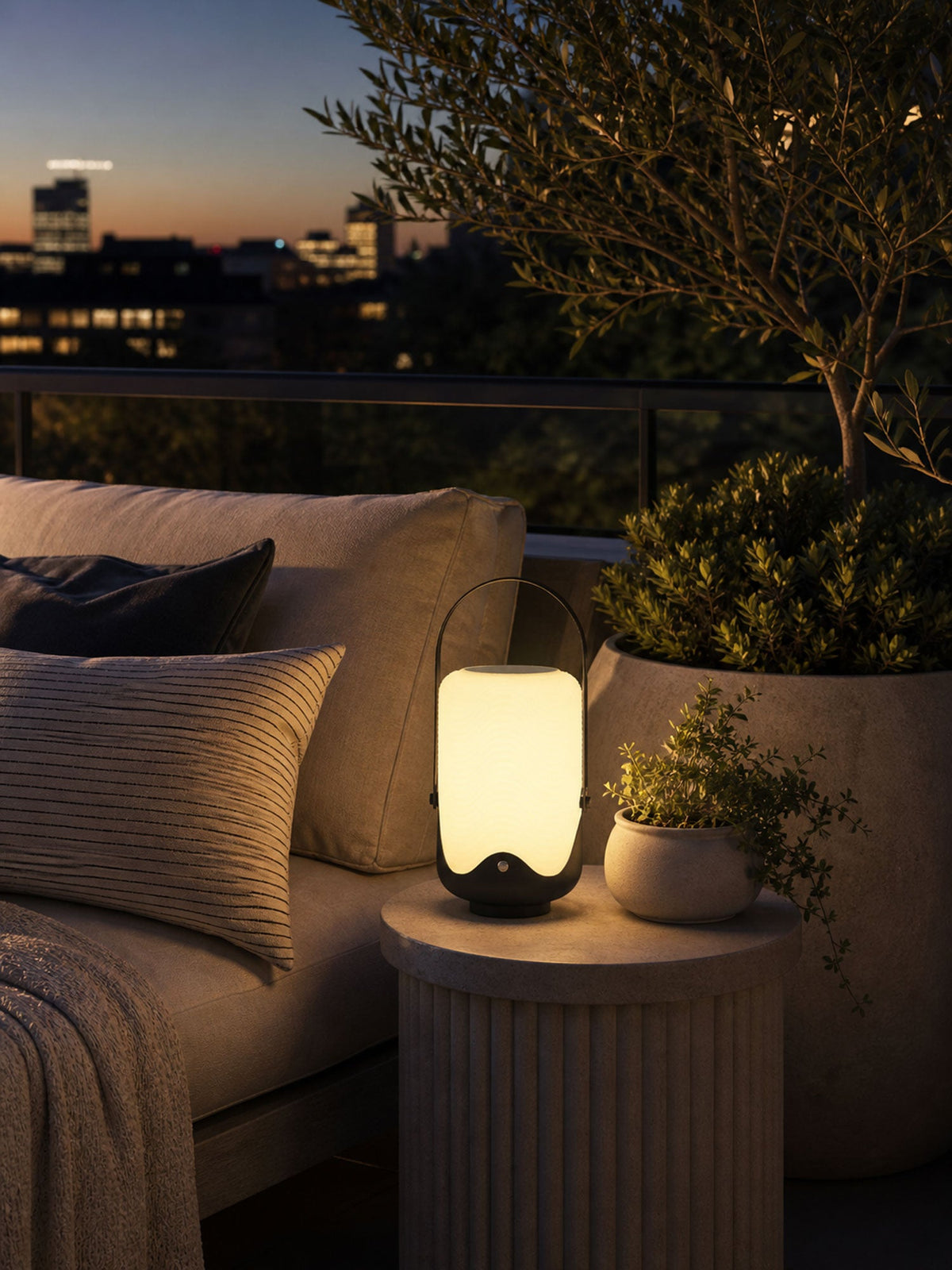 Dawntrail Solar Lantern Outdoor Lamp – Matte Black Steel, IP65