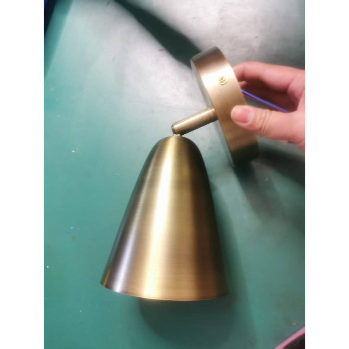 dax-brass-wall-lamp