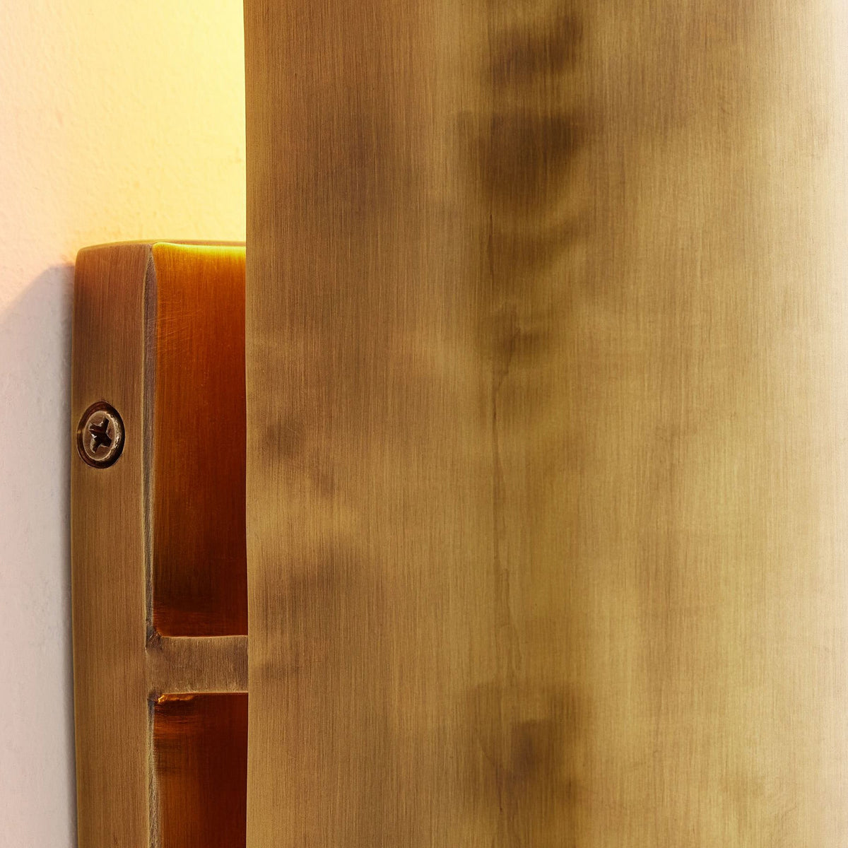 dax-brass-wall-lamp